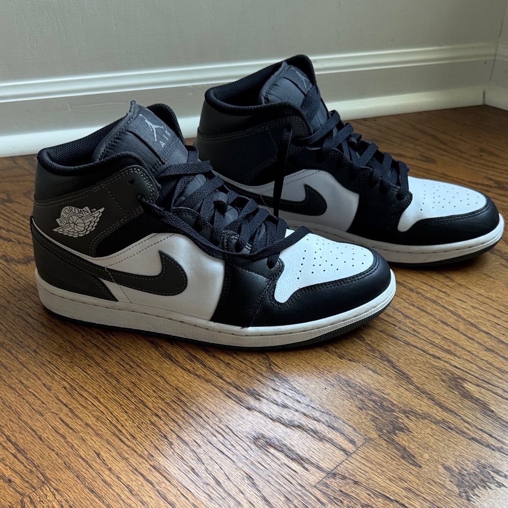 Nike Air Jordan 1 mid Men's Fashion Sneakers Size 9.5 DQ8426-001